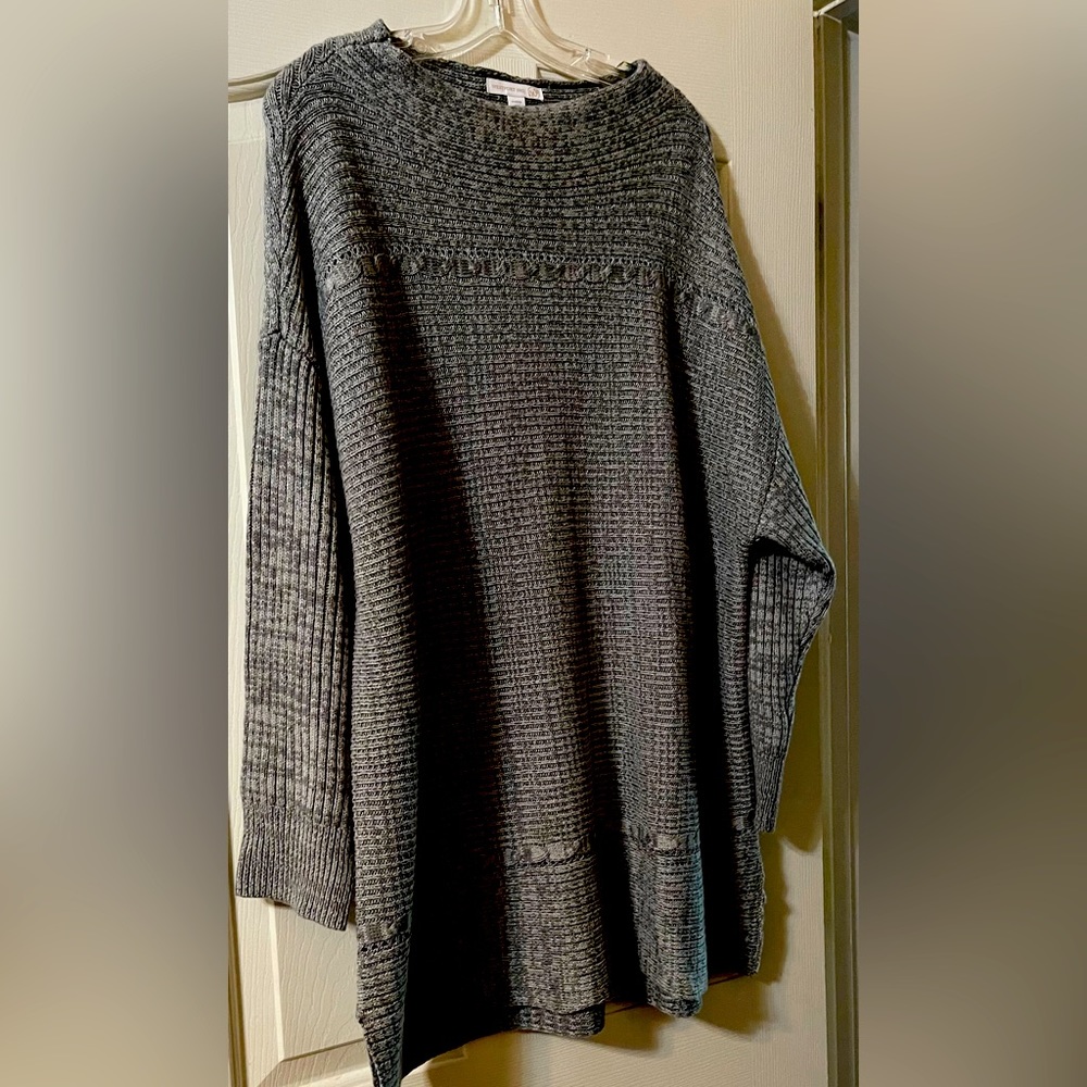 Lovely light weight tunic just in time for those cool spring mornings.make offer